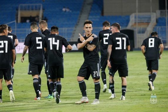 Tin bóng đá quốc tế 12/10: Argentina dễ dàng đè bẹp Iraq