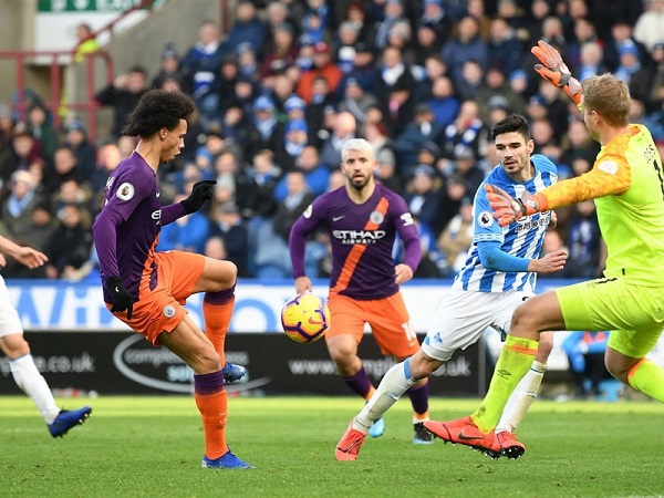 Huddersfield 0-3 Man City: Nhà vô địch bám đuổi Liverpool