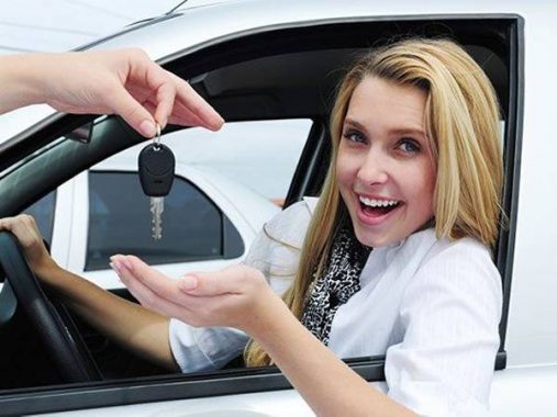 Mơ thấy ngồi trên xe ô tô đánh con gì, điềm hên hay xui?