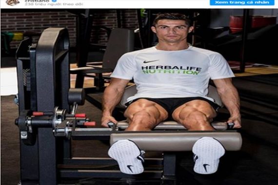 Bóng đá quốc tế 23/9: Ronaldo khoe cơ đùi khiến NHM choáng váng