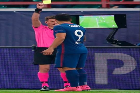 Bóng đá QT ngày 4/11: Luis Suarez nhận thẻ vàng cho hành vi của mình