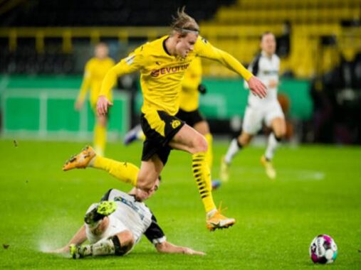 Tin bóng đá 3/2: CĐV Dortmund chỉ ra cầu thủ hay nhất trận đấu