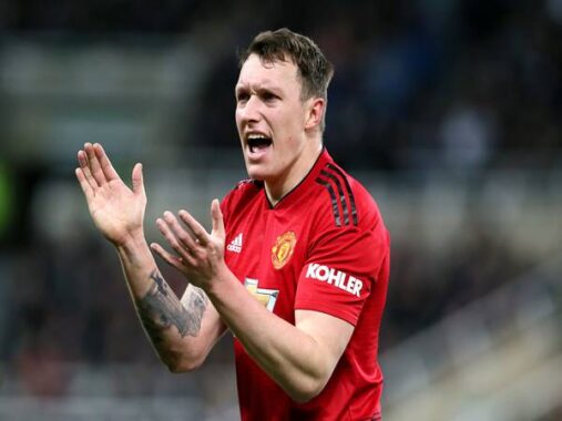 Phil Jones là ai? Tìm hiểu tiểu sử, sự nghiệp của Phil Jones