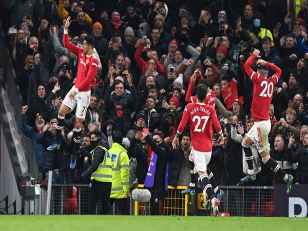 Tin bóng đá MU 3/12: Man Utd ngược dòng ngoạn mục trước Arsenal