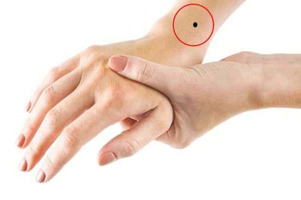 Nốt ruồi ở cổ tay có ý nghĩa gì?