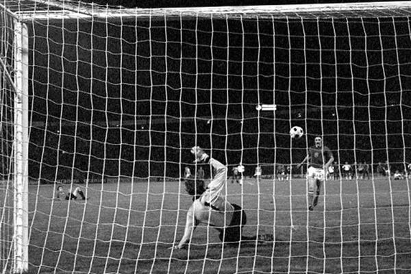 Cú đá Panenka tại Euro 1976