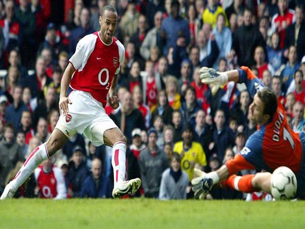 Tốc độ của Henry: Cơn lốc làm khuynh đảo Premier League