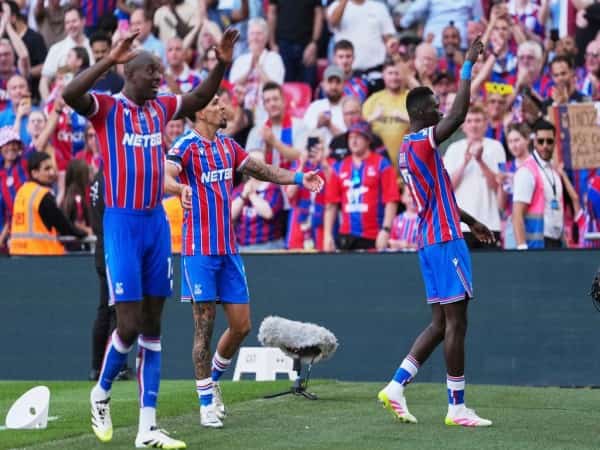 Tin BĐ: Van Dijk bức xúc CĐV Crystal Palace trận siêu Cúp Anh
