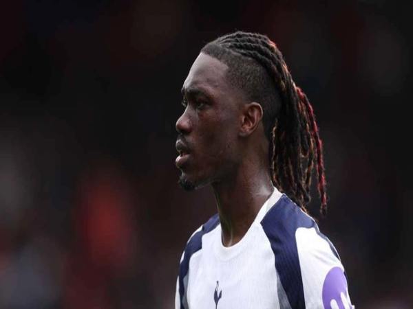 Bóng đá QT: Yves Bissouma bị gạch khỏi đội hình Tottenham