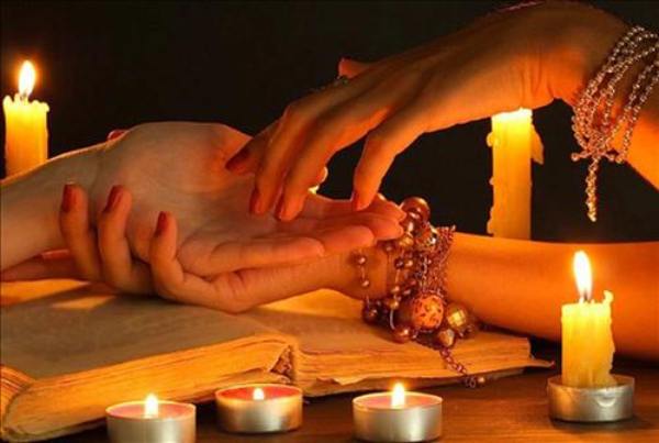 Luận giải giấc mơ thấy thầy bói đến nhà