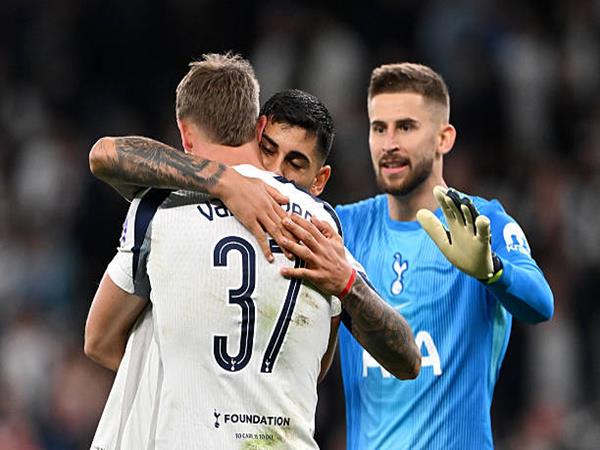 Tottenham lép vế trong hiệp hai