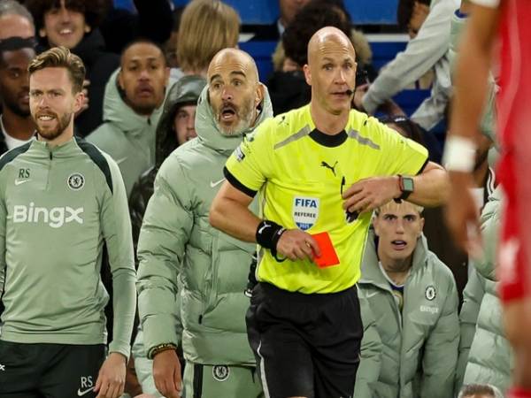 Bóng đá QT: HLV Chelsea chính thức nhận án phạt