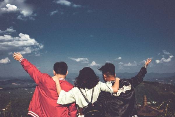 Nằm mơ thấy bạn bè cũ báo hiệu sự thay đổi nào sắp đến?