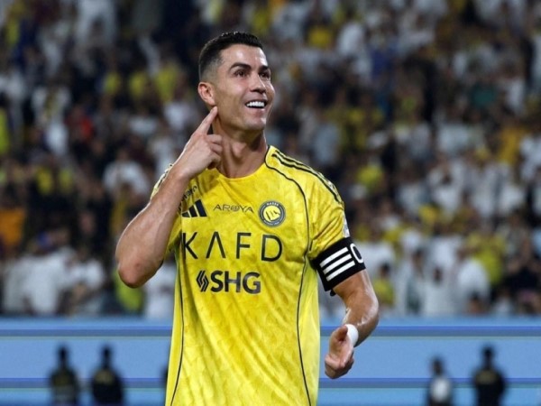 Tin BĐ: Cristiano Ronaldo hành trình trở thành tỷ phú