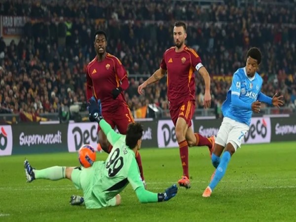 Tin BĐ: David Neres bùng nổ đưa Napoli trở lại cuộc đua Serie A