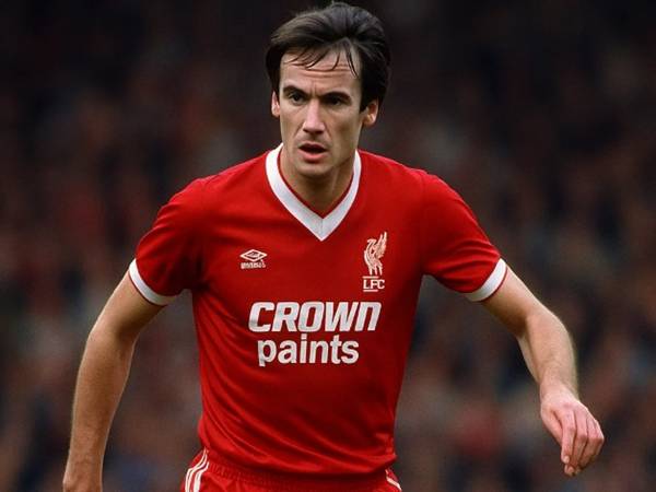 Top hậu vệ Liverpool huyền thoại, xuất sắc nhất CLB