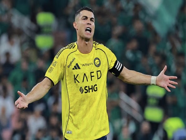 Tin BĐQT: Ronaldo và con trai ttrước cột mốc lịch sử Al-Nassr
