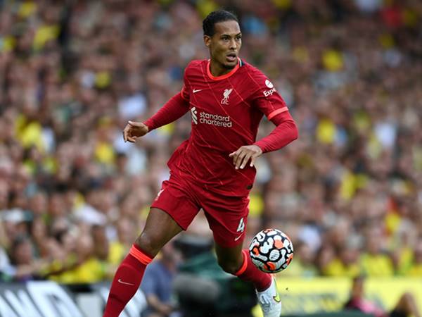 hậu vệ huyền thoại Liverpool